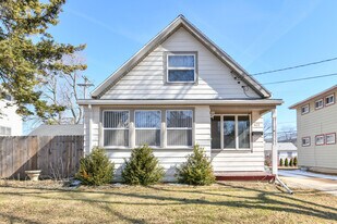 422 S 89th St in Milwaukee, WI - Building Photo