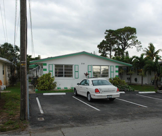 214 SE 3rd St in Hallandale Beach, FL - Building Photo - Building Photo