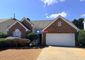 975 Laurel Cove Dr in Snellville, GA - Building Photo