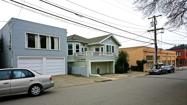 102 F St in San Rafael, CA - Foto de edificio - Building Photo