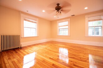 20 Ellery St, Unit 2 in Cambridge, MA - Foto de edificio - Building Photo