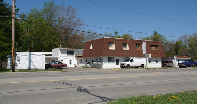 Hiway Apartments in Lansing, MI - Building Photo - Building Photo