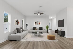 2205 E 148th Ave in Lutz, FL - Building Photo