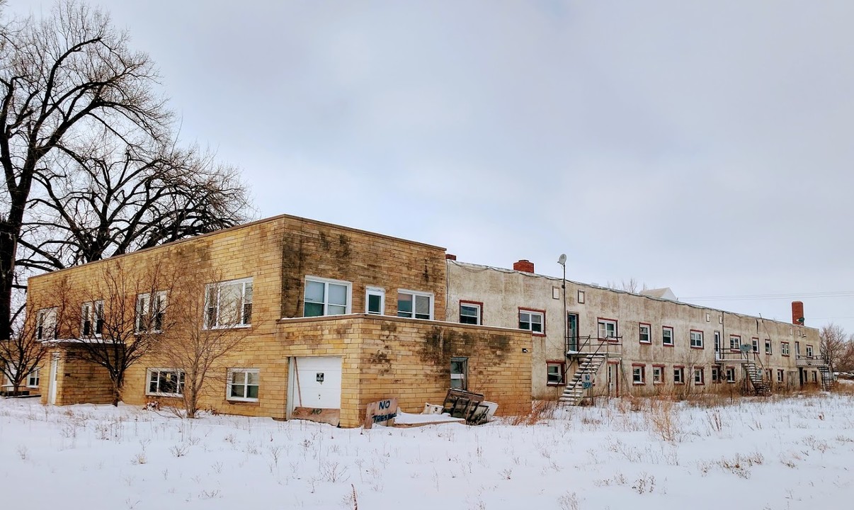 102 N 13th St in Olivia, MN - Building Photo