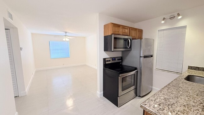 607 NE 29th Dr