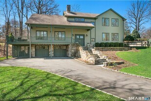 9 Dancing Bear Rd in Norwalk, CT - Building Photo