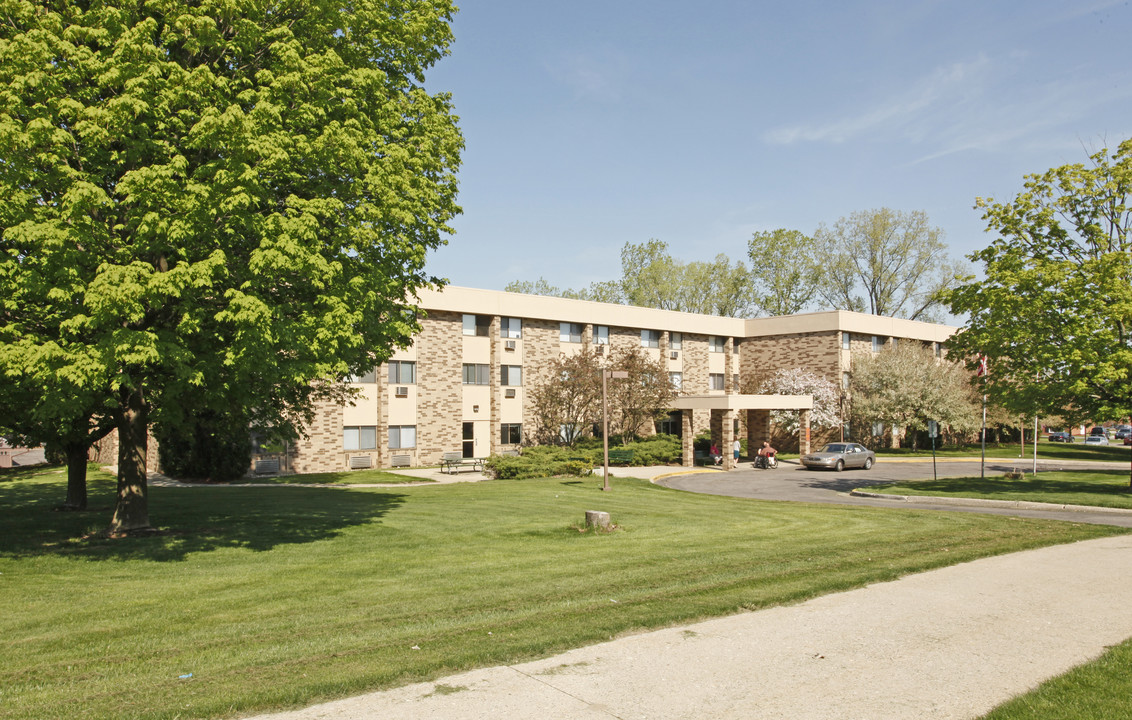 East Glen Apartments in East Lansing, MI - Building Photo