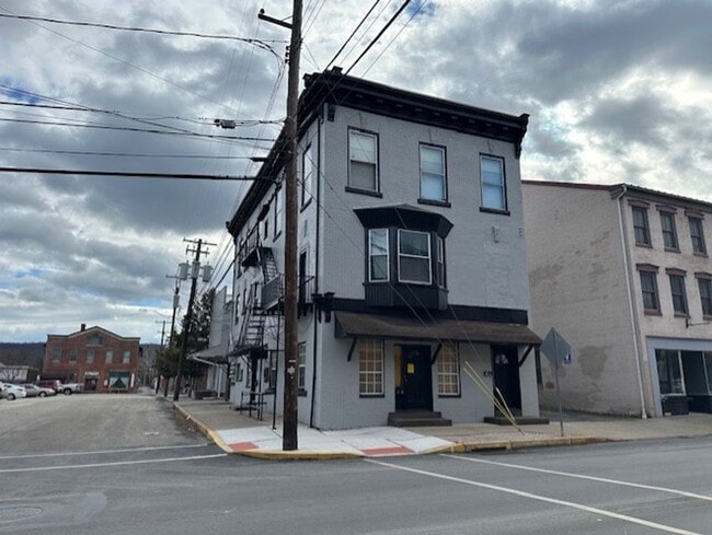 property at 8 Market St