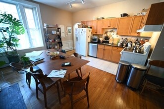 1722 Beacon St, Unit 1 in Brookline, MA - Building Photo - Building Photo