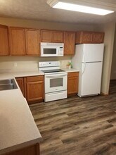 815 N James Ave, Unit A in Tea, SD - Foto de edificio - Building Photo