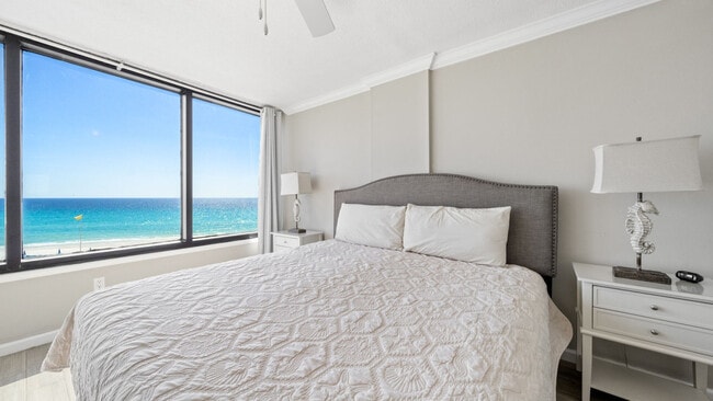 7205 Thomas Dr in Panama City Beach, FL - Building Photo - Building Photo