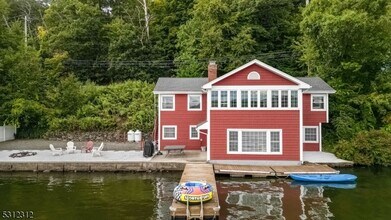 206 Lakeside Rd in West Milford, NJ - Building Photo - Building Photo