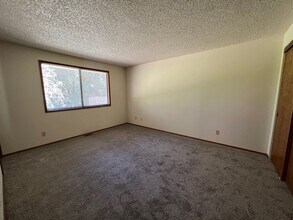 3041 SE Timberlake Dr in Hillsboro, OR - Building Photo - Building Photo