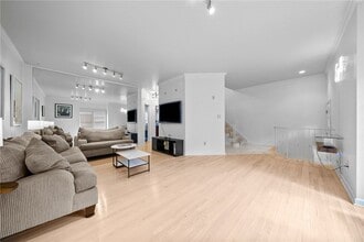 302 Kingsberry Cir in Pittsburgh, PA - Building Photo - Building Photo