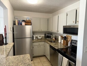 7180 NW 179th St in Hialeah, FL - Building Photo - Building Photo