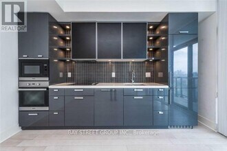 32-1232 Davenport Rd in Toronto, ON - Building Photo - Building Photo