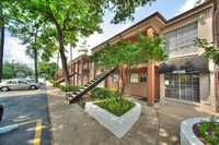 Pointe Plaza Apartments in Houston, TX - Building Photo - Building Photo