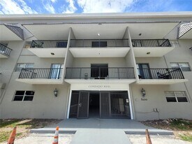 5100 SW 41st St in Hollywood, FL - Building Photo