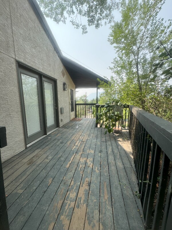 210 N Limit St