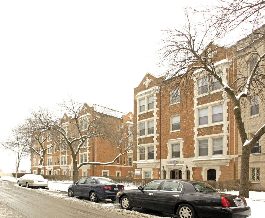 1029-1051 W NorthShore Ave in Chicago, IL - Building Photo