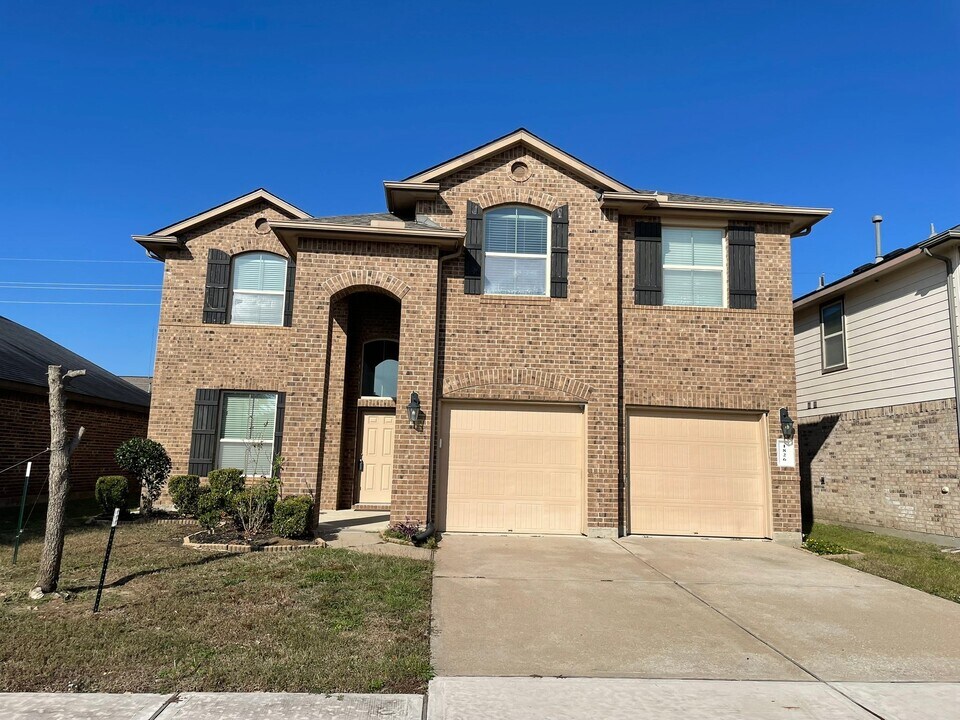 1826 Bravos Manor Ln in Fresno, TX - Building Photo