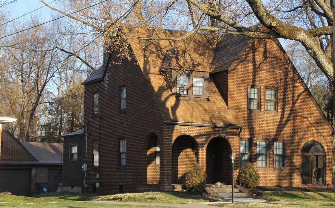 929 N Nelson Rd in Columbus, OH - Building Photo