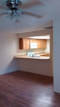 122 W Perry Ln in Englewood, FL - Foto de edificio - Building Photo