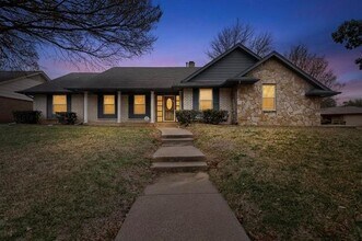 2800 Hedgeway Dr in Arlington, TX - Building Photo - Building Photo