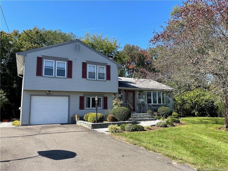 56 Partridge Dr in Waterbury, CT - Building Photo