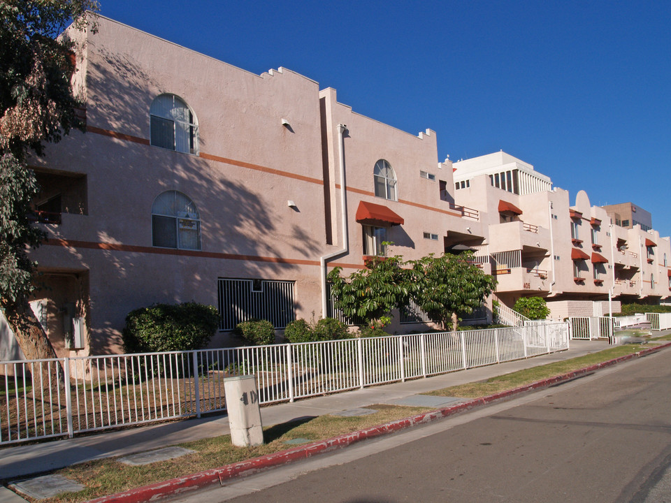 Helena Court Apartments in Anaheim, CA - Building Photo