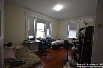 1688 Beacon St, Unit 1A in Brookline, MA - Foto de edificio - Building Photo