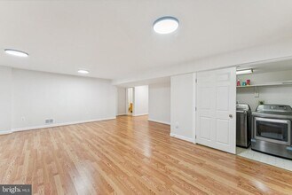 12891 Crouch Dr in Fairfax, VA - Building Photo - Building Photo
