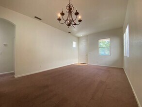 50 Cakebread Cir in Sacramento, CA - Building Photo - Building Photo