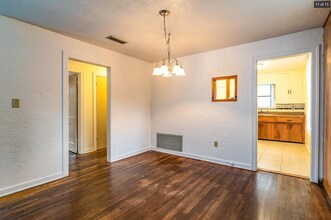 1009 NW 11th Ave in Gainesville, FL - Building Photo - Building Photo