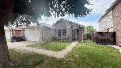 1932 Foxfield Way in Justin, TX - Building Photo - Building Photo