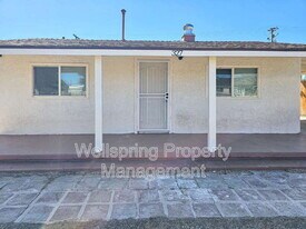 327 W Haloid Ave in Ridgecrest, CA - Building Photo