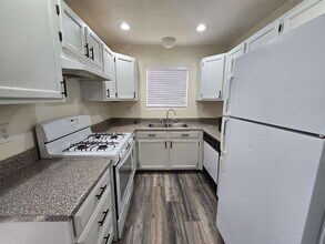 6027 Chisolm Trail in Las Vegas, NV - Building Photo - Building Photo