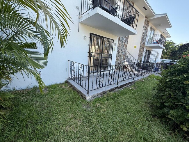 2400 NW 25th Ave in Miami, FL - Building Photo - Building Photo