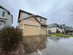 13618 SE Genoa Dr in Clackamas, OR - Building Photo - Building Photo