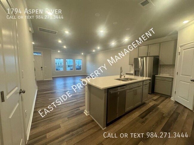 1794 Aspen River Ln in Apex, NC - Foto de edificio - Building Photo