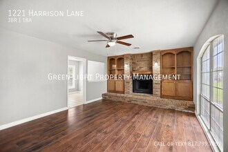1221 Harrison Ln in Hurst, TX - Building Photo - Building Photo