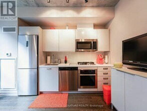 39-339 Brant St in Toronto, ON - Building Photo - Building Photo