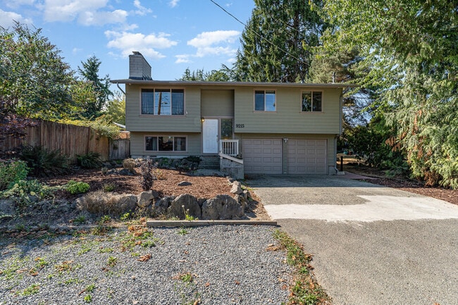 9215 Evanston Ave N in Seattle, WA - Building Photo - Building Photo