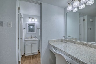 The Valencia Apartments in Albuquerque, NM - Foto de edificio - Interior Photo