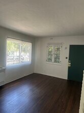 1140 N Vista in Los Angeles, CA - Foto de edificio - Building Photo