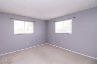 729 Palm View Dr in Naples, FL - Foto de edificio - Building Photo