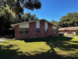 838 E Indiana Ave in DeLand, FL - Building Photo