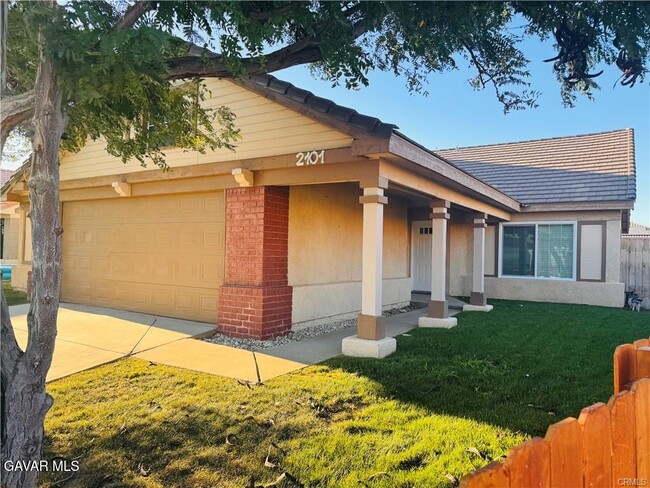2101 Thomas in Lancaster, CA - Building Photo - Building Photo