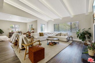 822 San Vicente Blvd in Santa Monica, CA - Building Photo - Building Photo