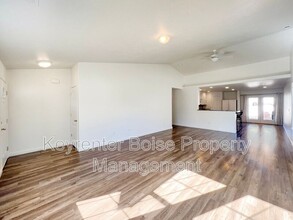 212 E Havasupai St in Meridian, ID - Building Photo - Building Photo